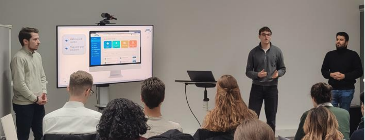 Team SOMO presenting at Leuphana